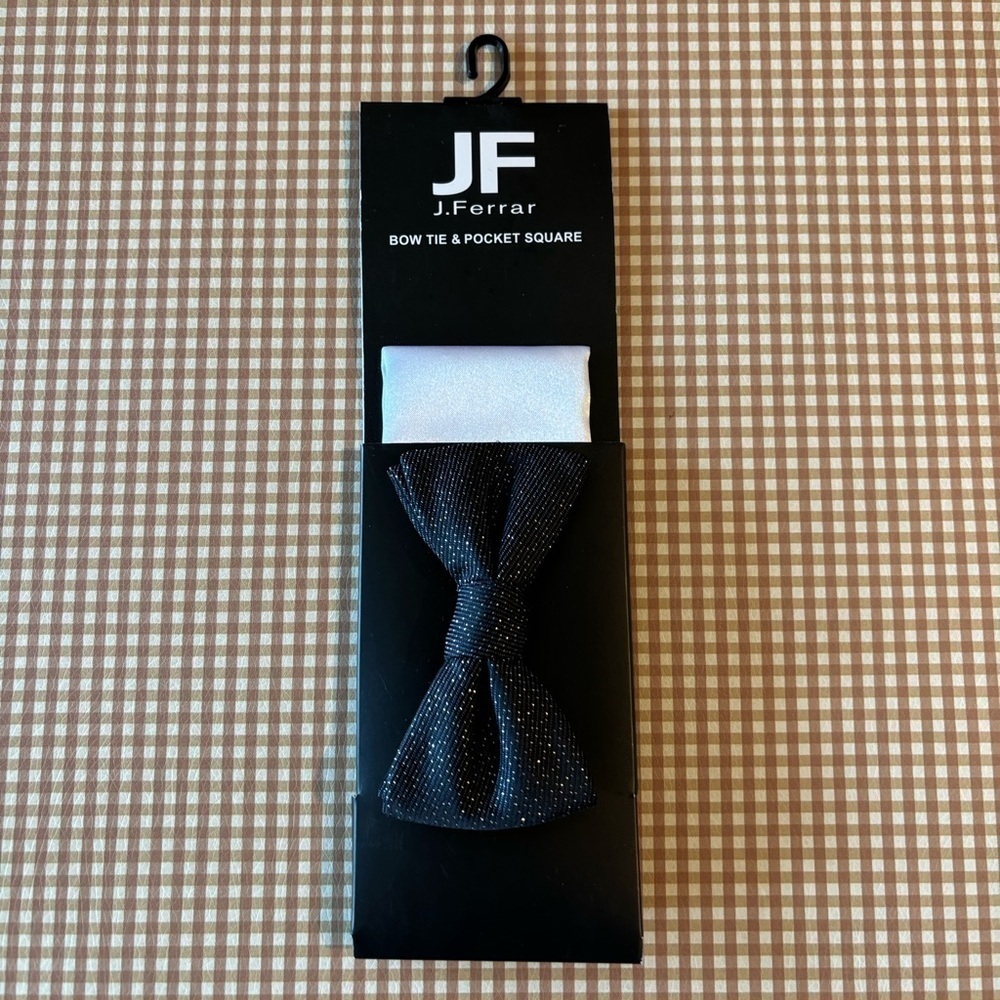 J. FERRAR men’s bow tie & pocket square . One size. NWT‎